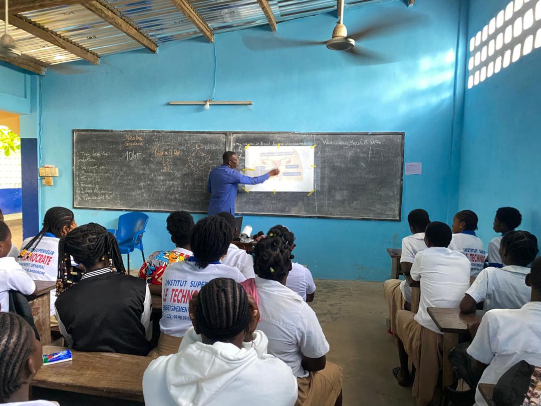 Sensibilisation sur les cancers féminins aujourd’hui avec les élèves du Lycée Technocrate.